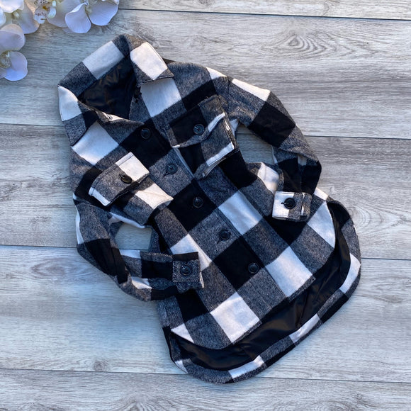 Black/white oversized flannel top